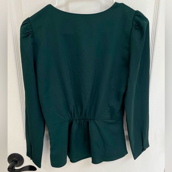 J. Crew Dark Emerald Green Button Detail Feminine Blouse Women’s Size 00 - Picture 2 of 6